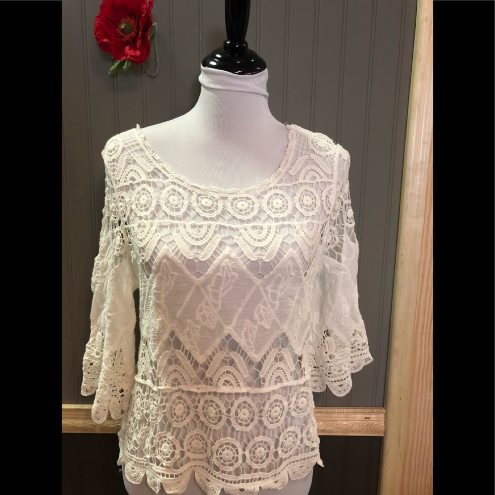 🍀Cute & Stylish Round Neck 3/4 Sleeve Crop Top!